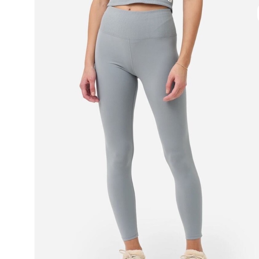 Vuori Ribbed Studio Leggings in Light Gray
